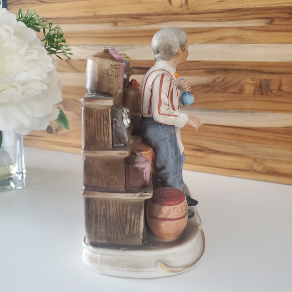 Vintage Shop Keeper, Candy Shop, Salesman,  Ceramic Figure Collectable Figurine - Picture 2 of 7